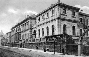 The central block of this building was the original Glasgow Academy designed by Charles Wilson in 1847. In 1878 it became the new home of the High School of Glasgow.