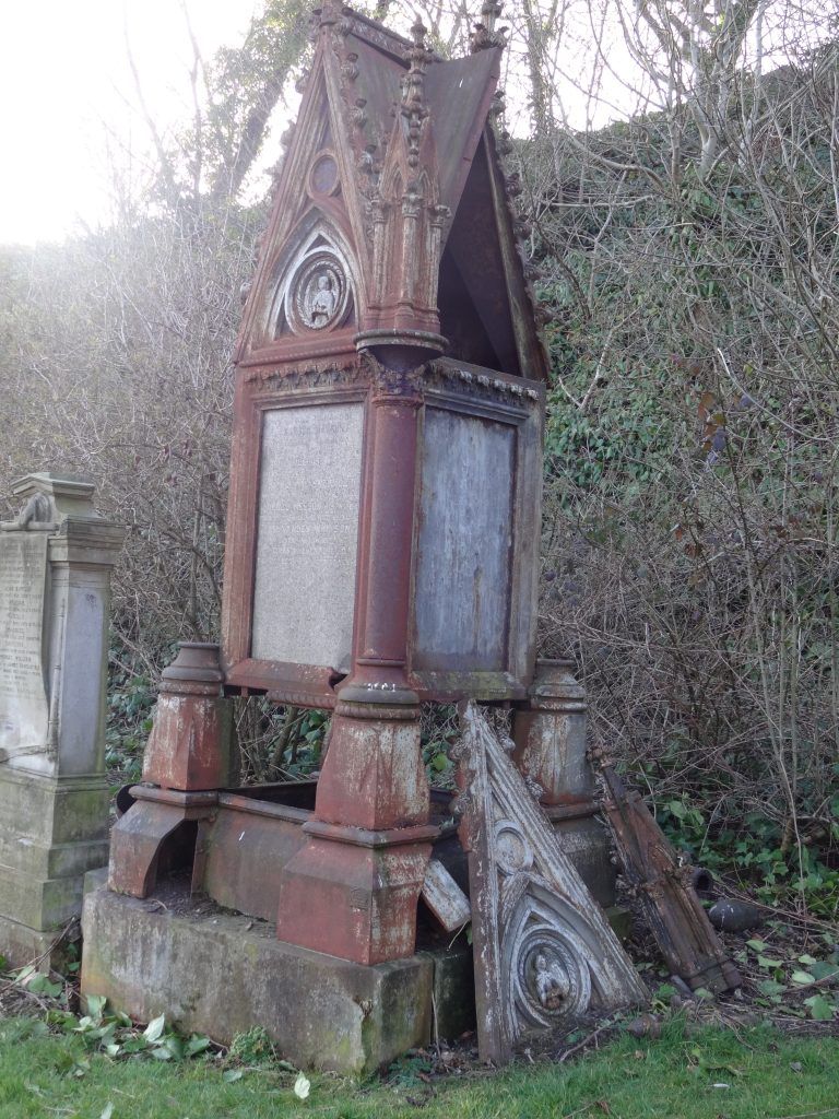 The derelict MacKenzie monument, Glasgow Necropolis. Both were built using the same patterns.