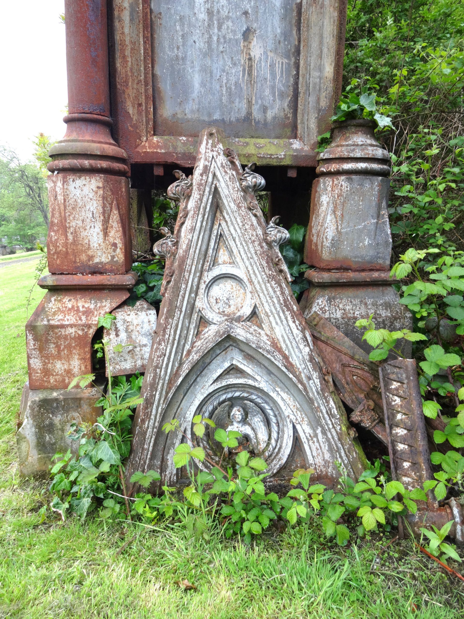 MacKenzie - Broken fragments before restoration